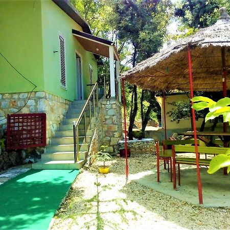 Ramo'S Green Beachside Retreat - Cozy 2 Bedroom Home Vlore Exterior photo