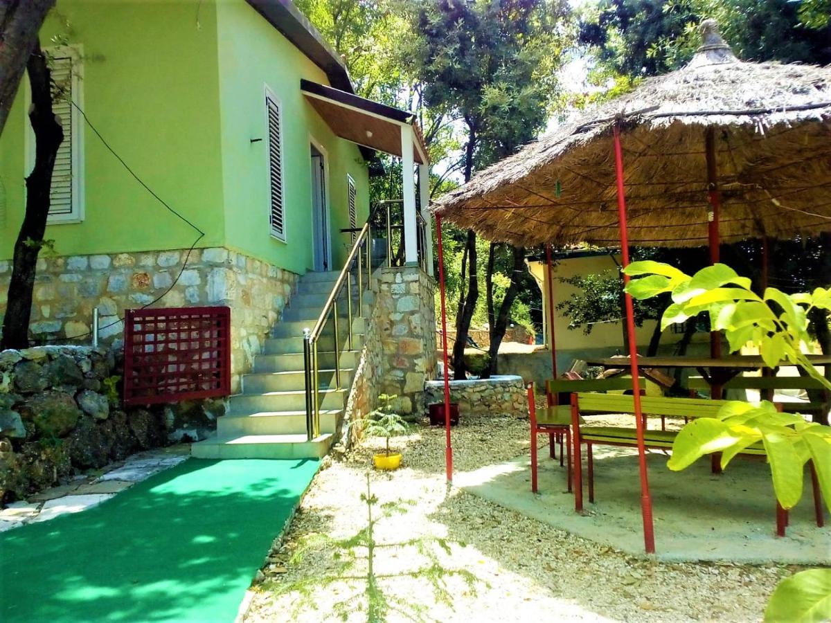 Ramo'S Green Beachside Retreat - Cozy 2 Bedroom Home Vlore Exterior photo