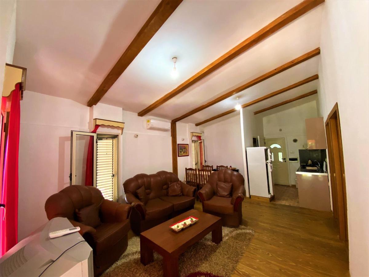 Ramo'S Green Beachside Retreat - Cozy 2 Bedroom Home Vlore Exterior photo