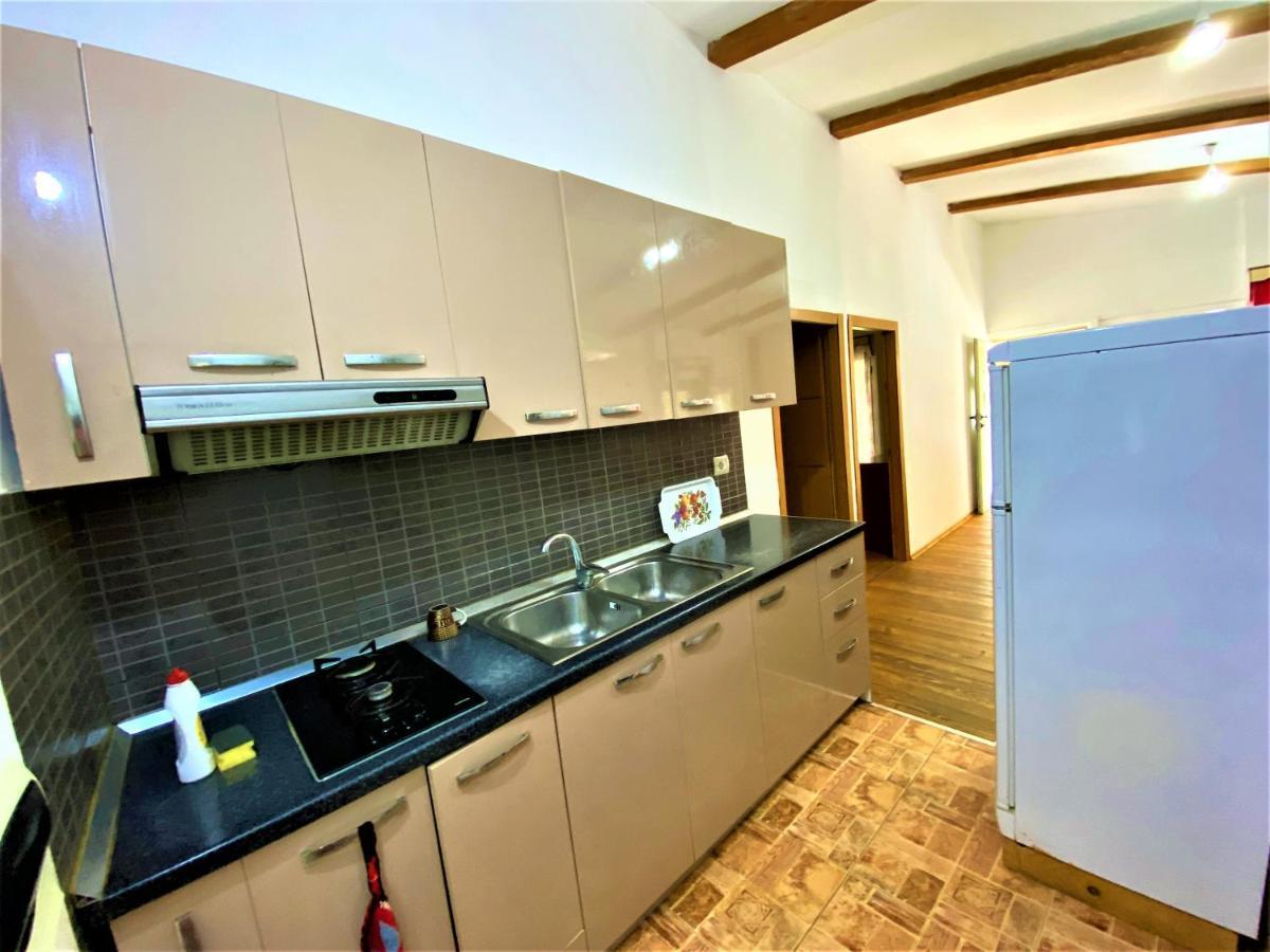 Ramo'S Green Beachside Retreat - Cozy 2 Bedroom Home Vlore Exterior photo