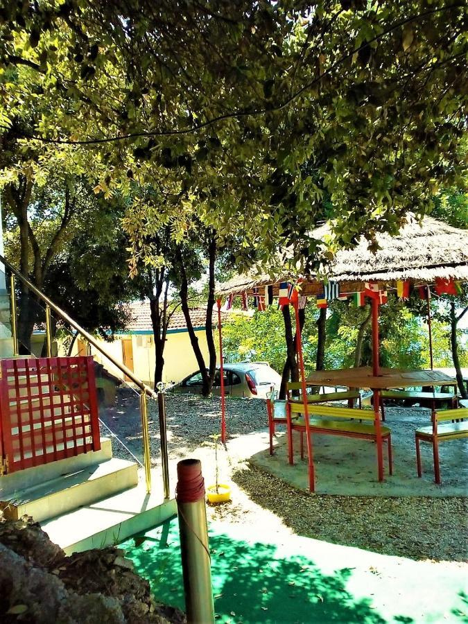 Ramo'S Green Beachside Retreat - Cozy 2 Bedroom Home Vlore Exterior photo